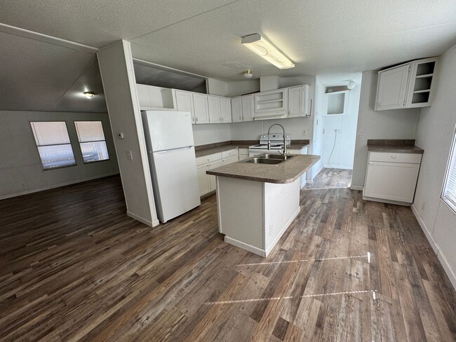 Building Photo - 3 Bedroom, 2 Bath home in Branford