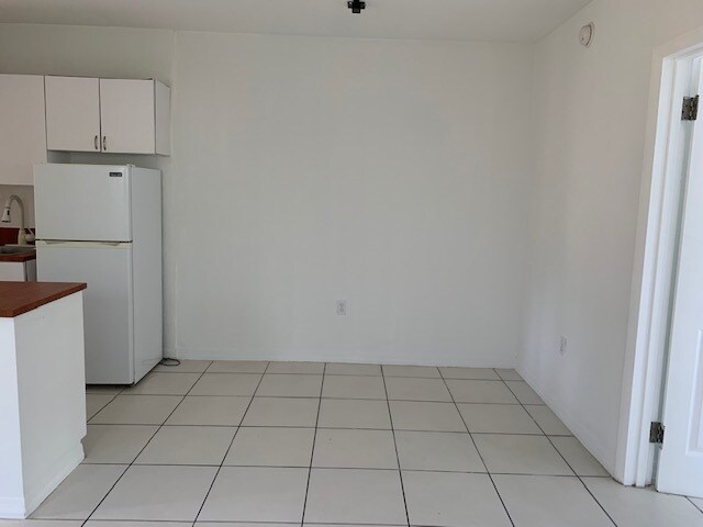 Building Photo - 7901 SW 64th Ave