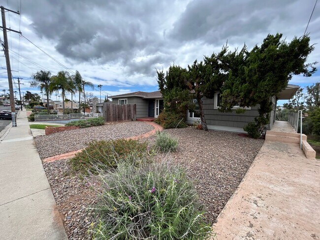 Building Photo - 5074 La Dorna St