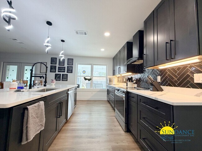 Building Photo - Custom 4BR Pool Home in Kenwood with Bonus Room & Private Backyard!