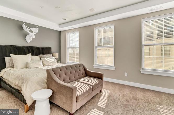 Building Photo - 3613 Fleet St