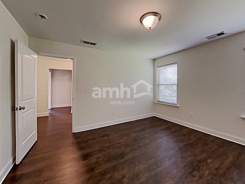 Building Photo - 453 Juniper Bluff