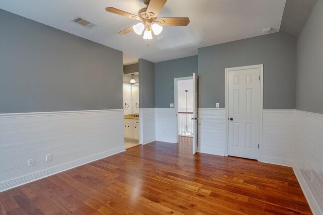 Building Photo - 10200 Treasure Island Dr