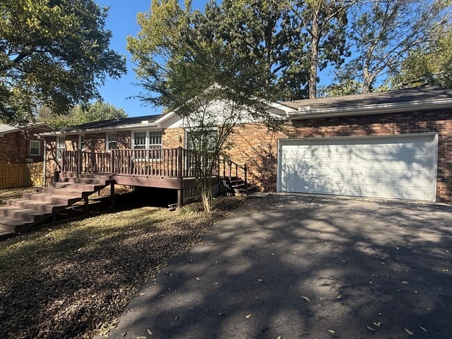 Building Photo - Quiet Hendersonville Neighborhood