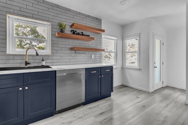 Building Photo - 4510 Tourmaline St