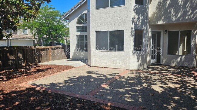 Building Photo - 332 Egret Pl