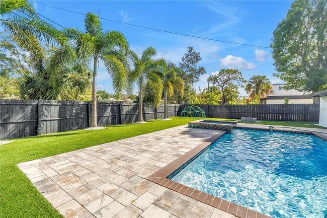 Building Photo - 4891 Venetian Blvd NE