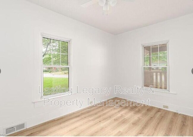 Building Photo - 1006 Junia Ave