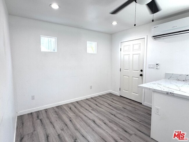 Building Photo - 841 W 64th St