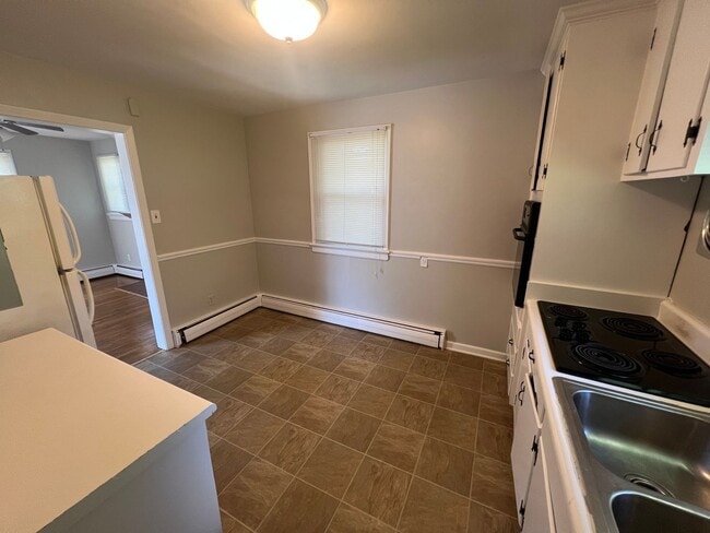 Building Photo - Very Spacious 3 bdrm/1 bth House Located in Henrico's West End!!