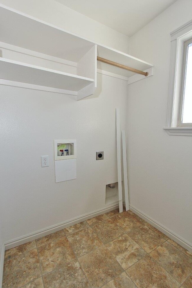 Building Photo - 2047 S Ice Bear Way