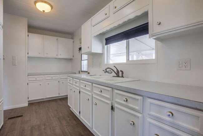 Building Photo - 55+ Mobile Home Community, 2 Bedroom + Sun...