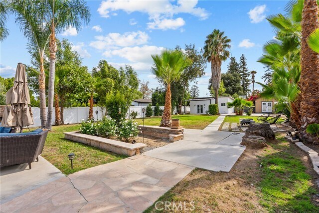 Building Photo - 23036 Burbank Blvd