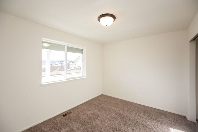 Building Photo - 3bd 2ba -  Ranch-Style Living in Northwest Loveland