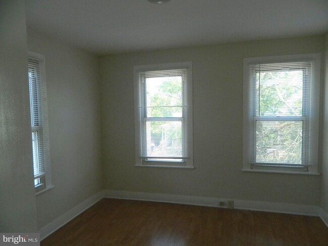 Building Photo - 416 N 5th St