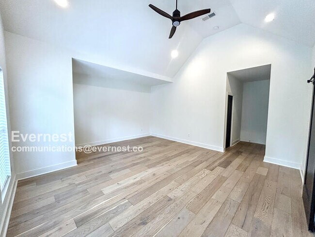 Building Photo - 355 Hester Ave