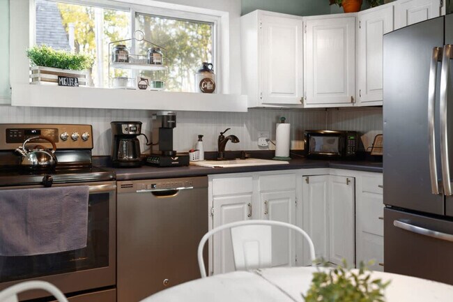 Building Photo - 78 Morning St