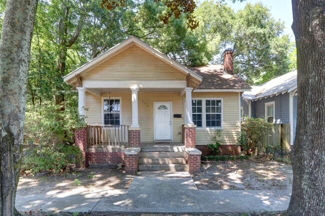 Building Photo - Single family house - within walking dista...