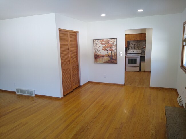 Building Photo - 1110 Revere Dr