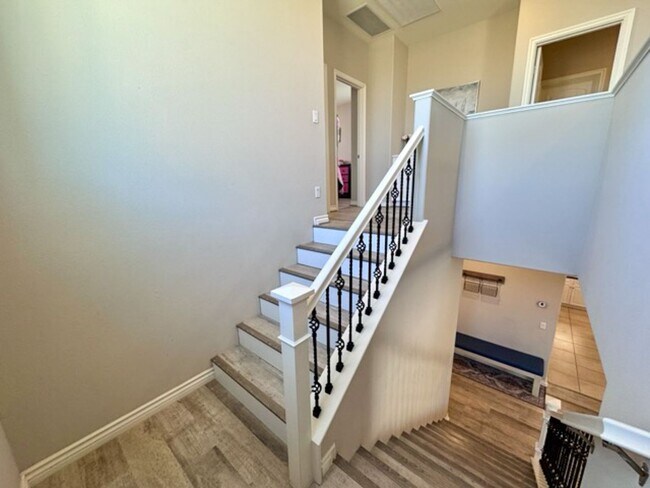 Building Photo - Stunning 5 Bedroom + Office Home with Priv...