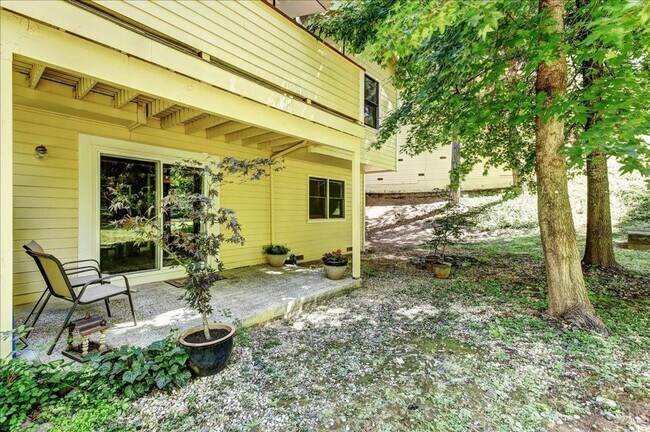 Building Photo - Very Desirable Woodbridge Townhouse in Nevada City