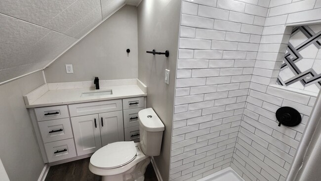 Building Photo - 3 Bedroom 2 Bathroom House