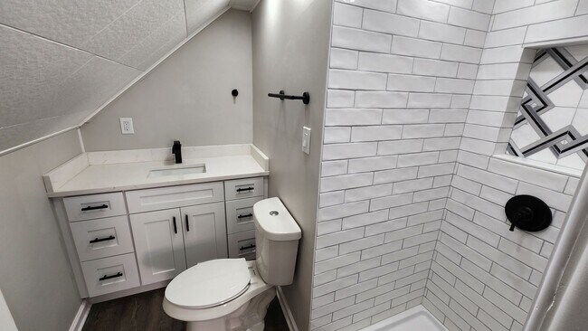 Building Photo - 4156 Hinsdale Rd