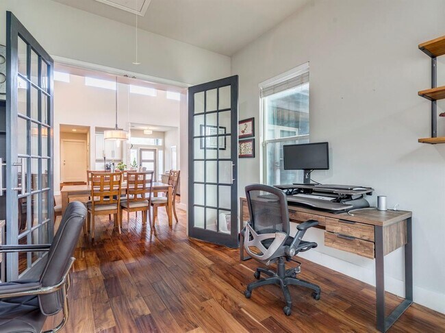 Building Photo - 17215 Oak Cliff Cir