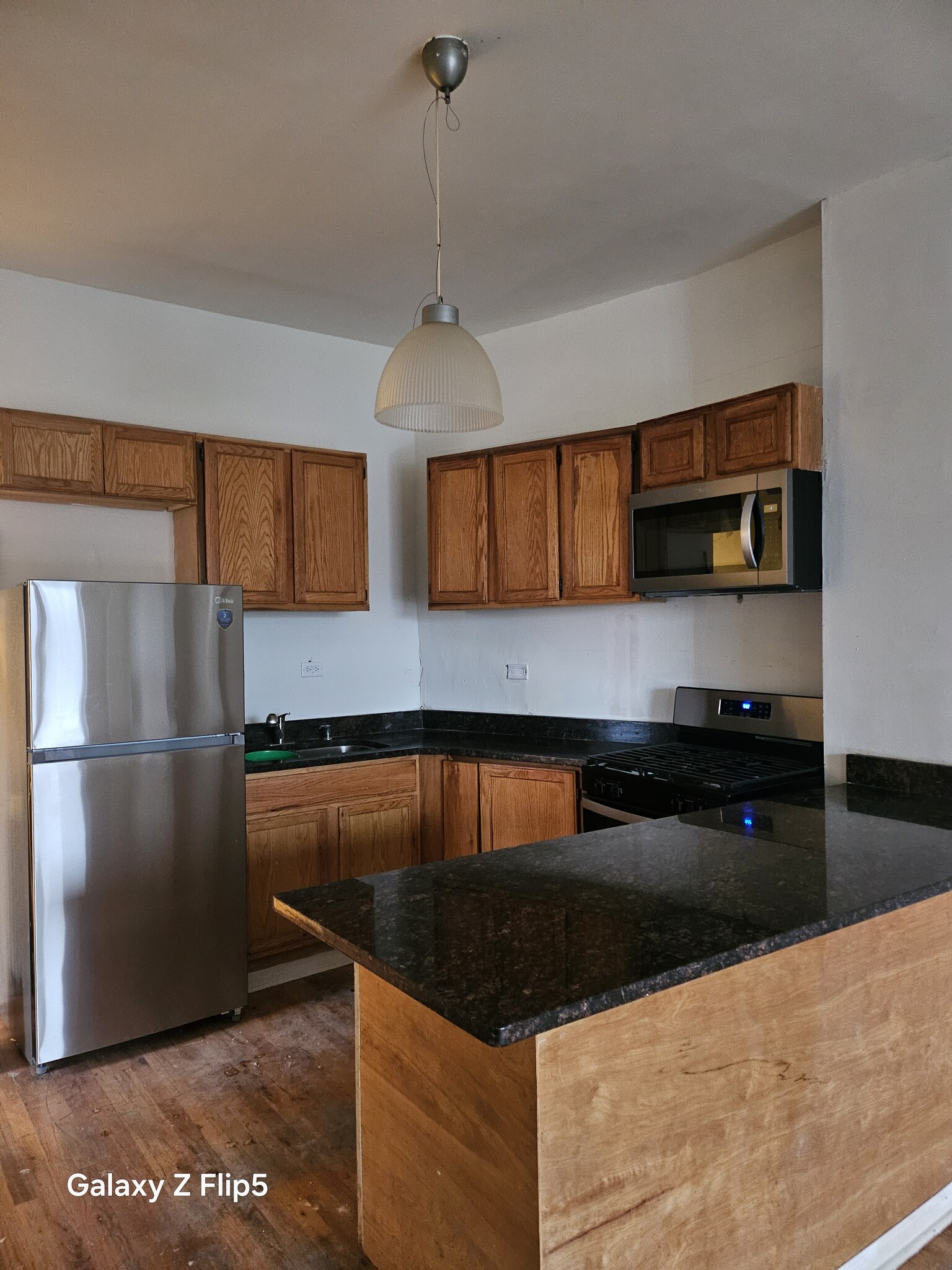 Kitchen - 2417 W Warren Blvd