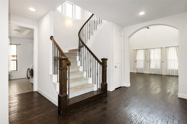 Building Photo - 6800 Cache Ct