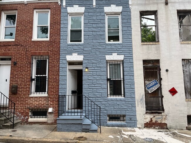 Building Photo - 1737 N Dallas St