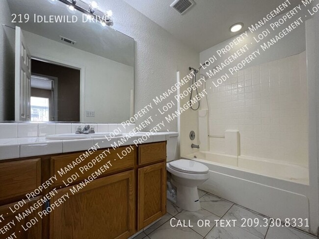 Building Photo - 219 Idlewild Dr