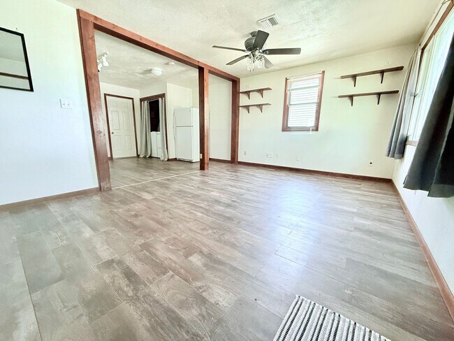 Building Photo - 3-Bed House in Waterloo