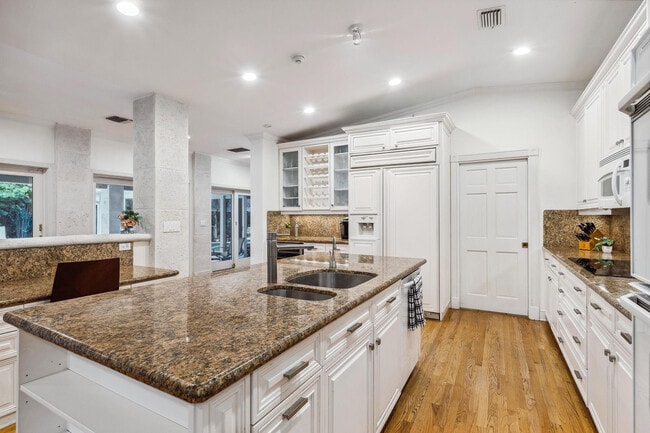 Building Photo - 3301 NE 16th St