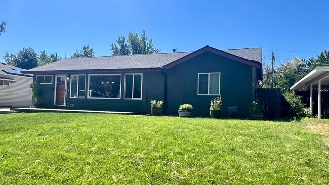 Building Photo - 4870 E Kansas Dr