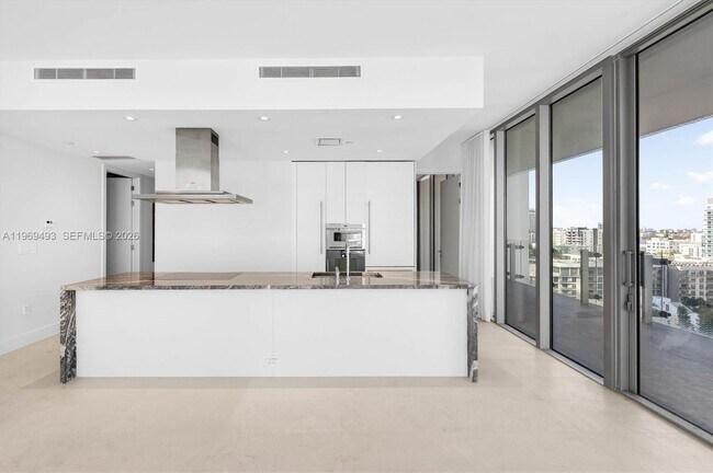 Building Photo - 700 NE 26th Terrace