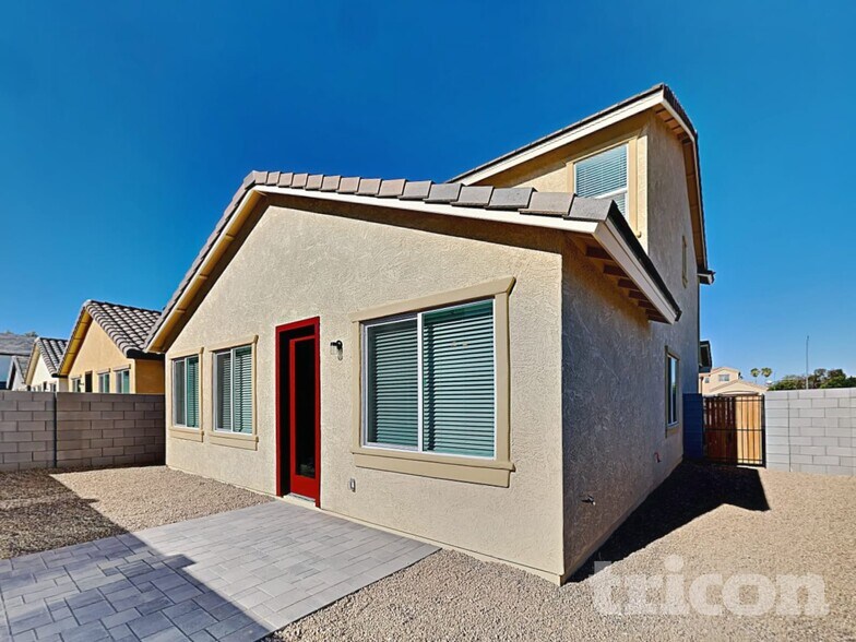 Building Photo - 4549 E Granada St