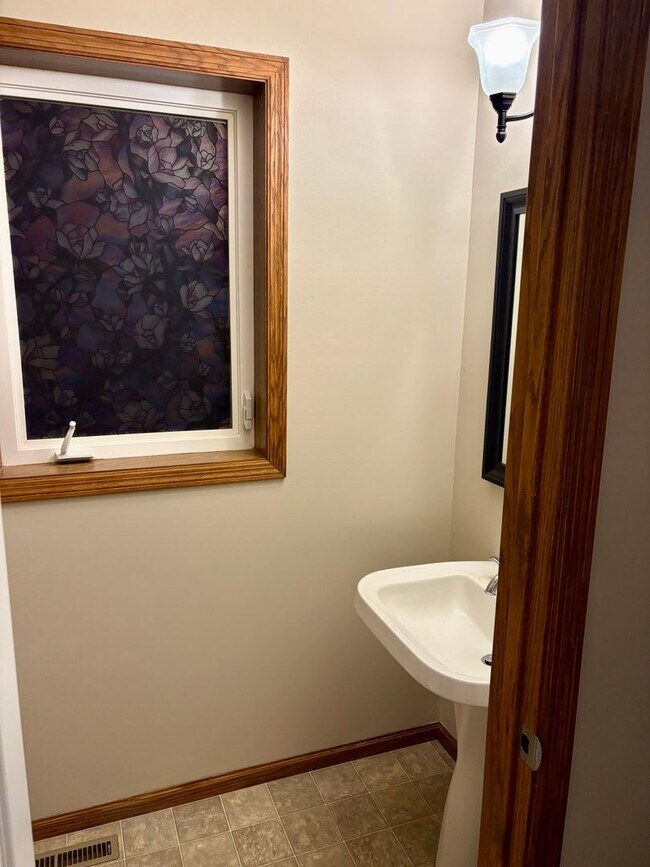 Building Photo - Large Lakeville Home for Lease