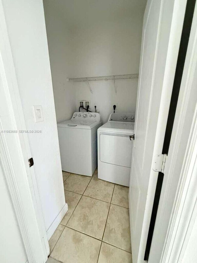 Building Photo - 8683 NW 109th Ct