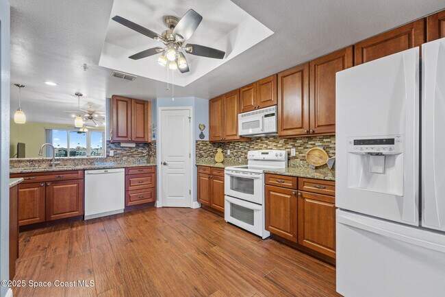 Building Photo - 8700 Ridgewood Ave