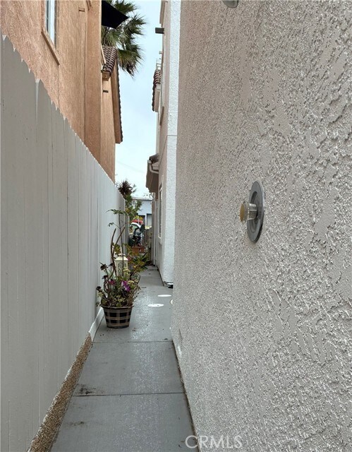 Building Photo - 118 8th St