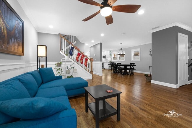 Building Photo - Stunning 4 Bedroom, 3.5 Bath Executive Rental