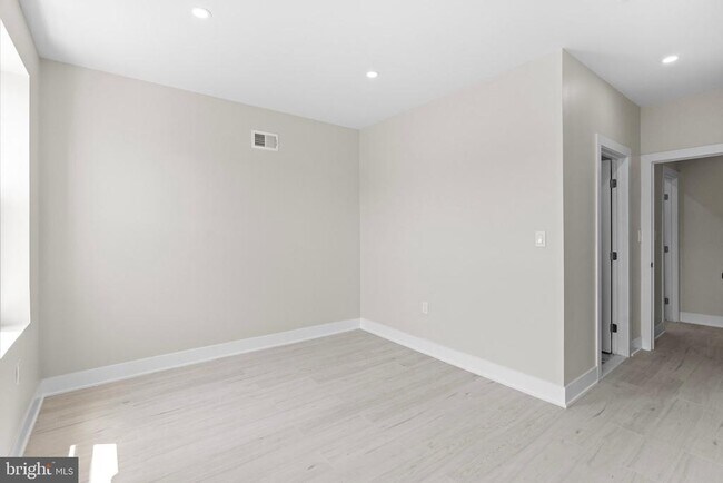 Building Photo - 1626 S 24th St