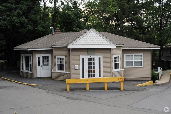 Primary Photo - Weyant Green Apartments - 5202