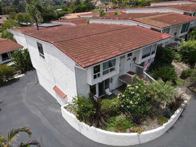 Building Photo - Luxurious Carlsbad Townhome with Ocean Views