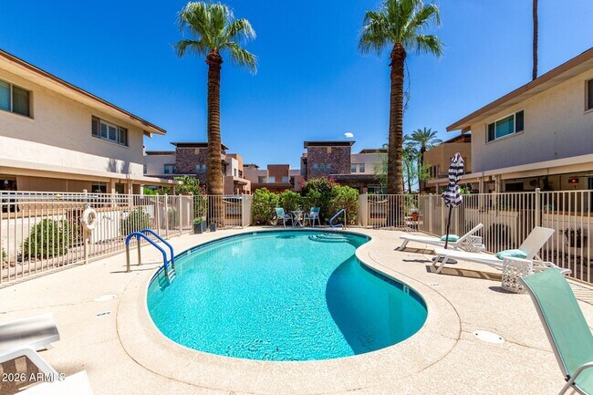 Building Photo - 4848 N Woodmere Fairway