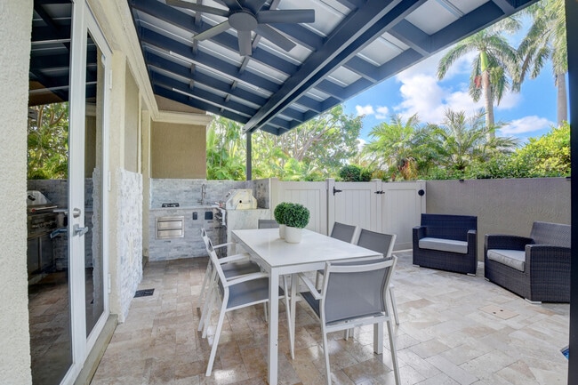 Building Photo - 921 Osceola Dr