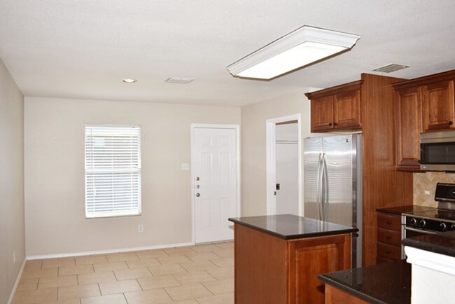 Building Photo - 14000 Silkwood Dr