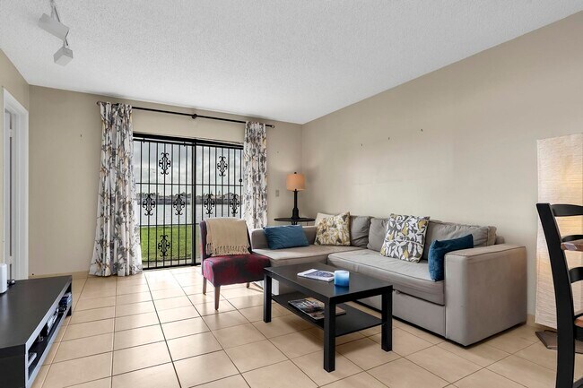 Building Photo - 6715 W 26th Dr