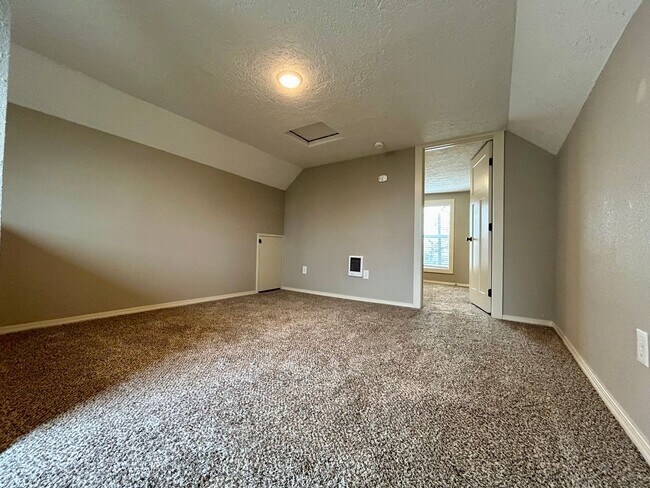 Building Photo - Charming 3-Bedroom Home in Prime Vancouver Location – Pet Friendly with Fenced Yard!